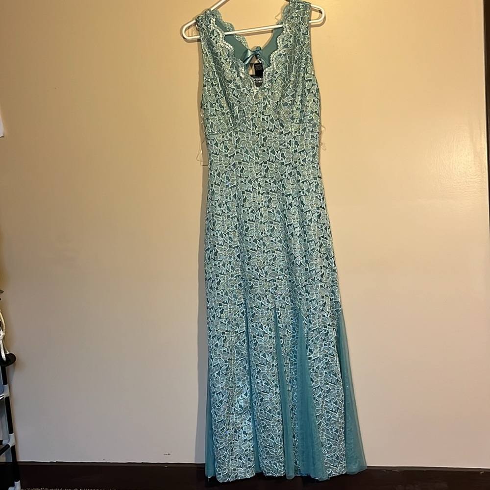 LOVEL Y GRACE Women’s Long Aqua Dress Size M.Sleeveless NWT Night, cocktail.